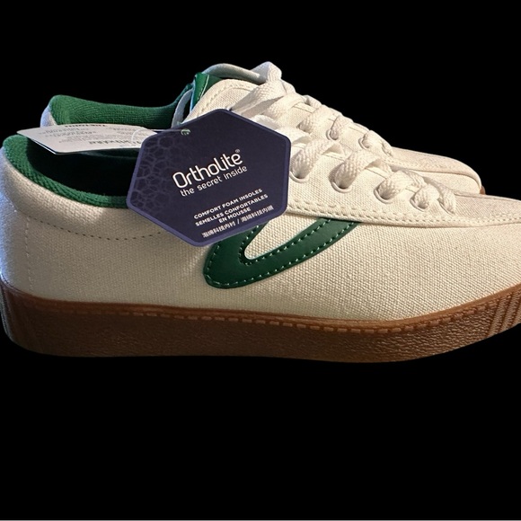 NIB Women’s Tretorn Nylite Plus Canvas Sneakers comfort insole- US 7 M - Picture 2 of 12